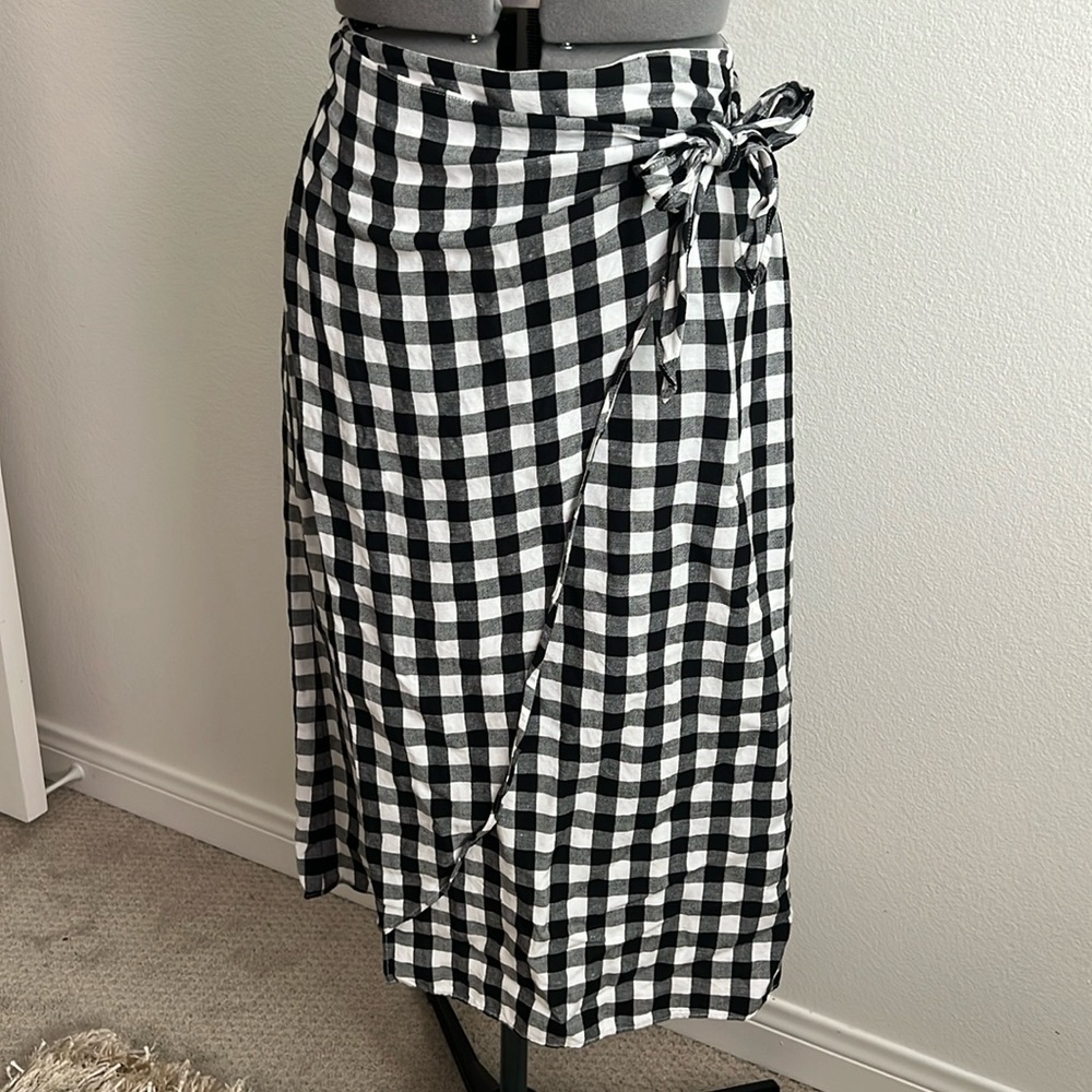 Madewell black-and-white checkered wrap skirt